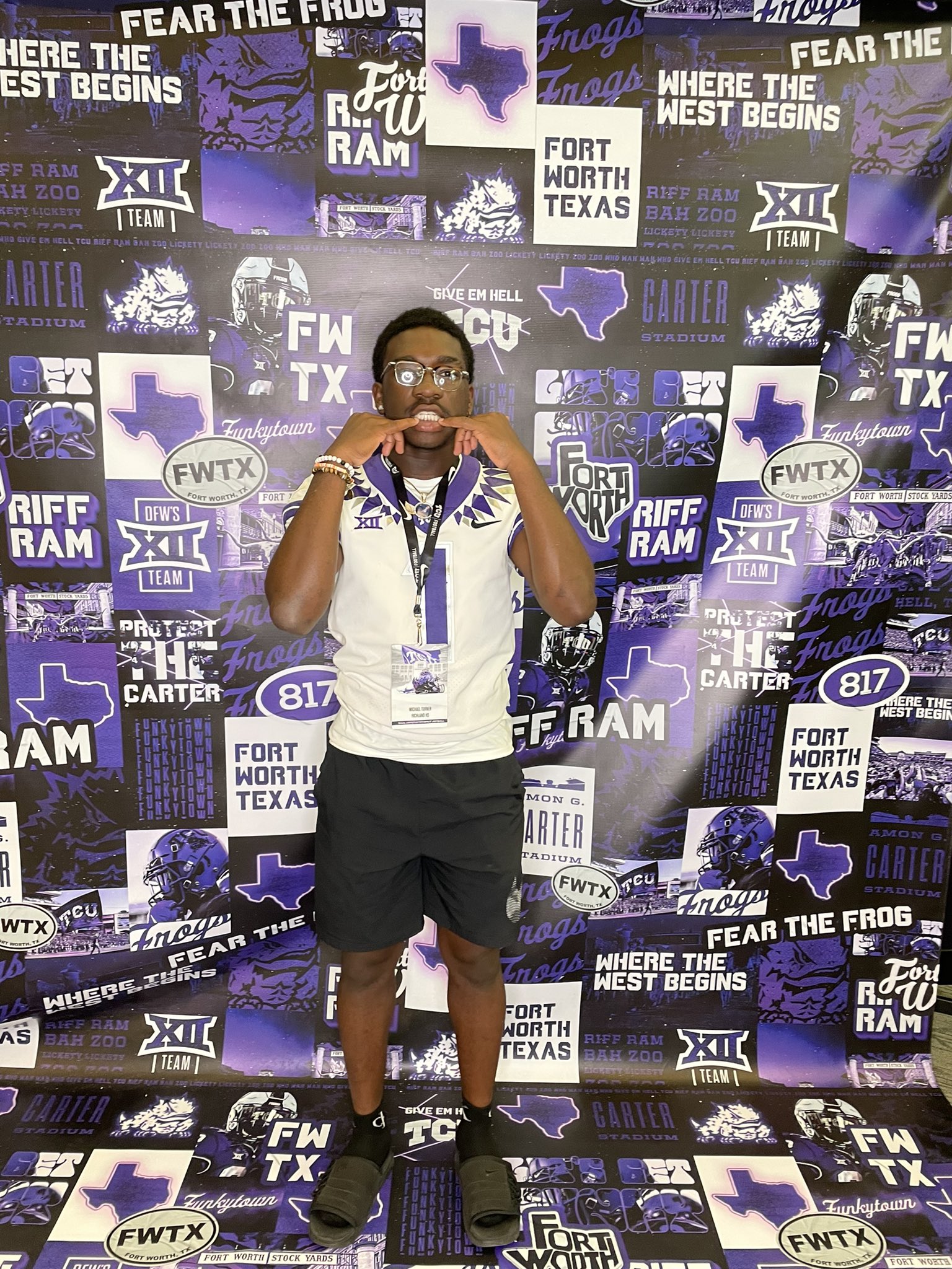 2025 4-star RB Michael Turner from North Richland Hills, Texas (Richland) takes a picture during a visit to Texas Christian