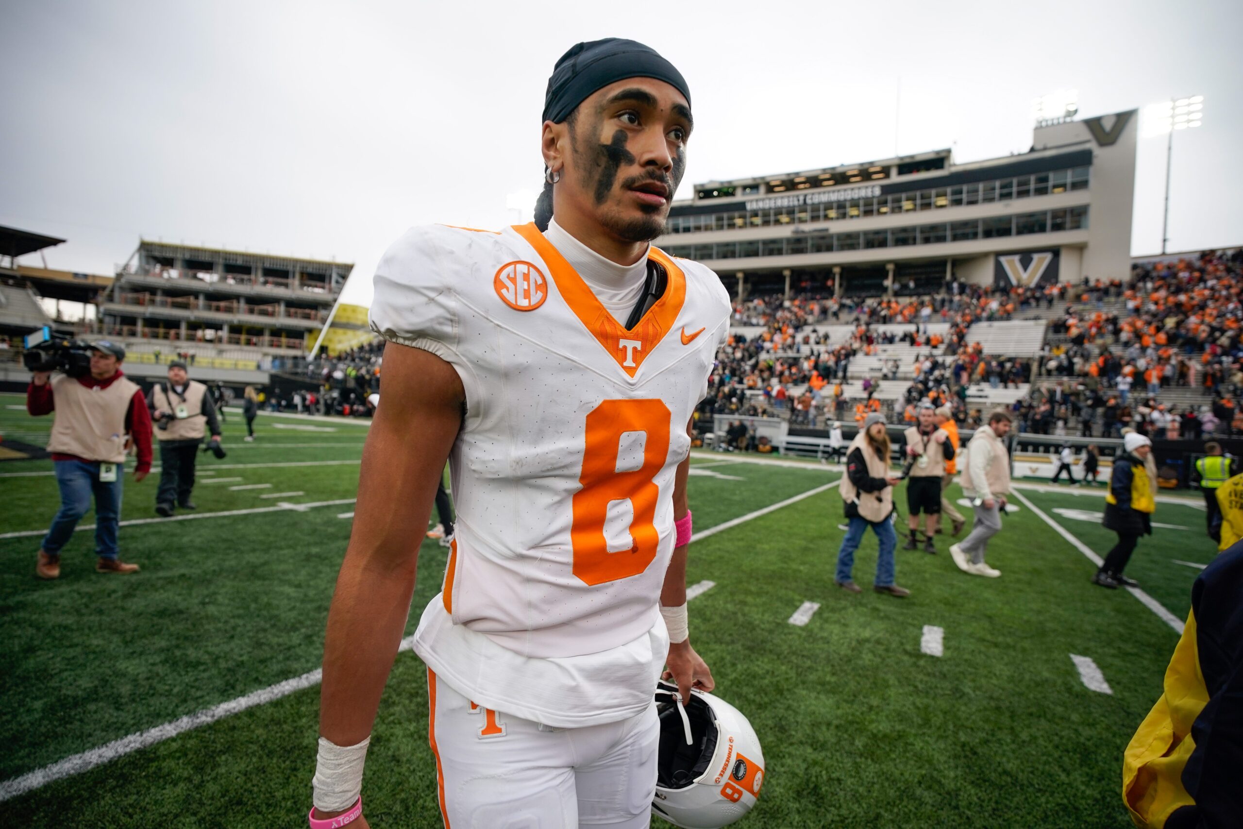Tennessee quarterback Nico Iamaleava (8) warming up for the Citrus Bowl NCAA College football game on Monday, January 1, 2024 in Orlando, Fla.