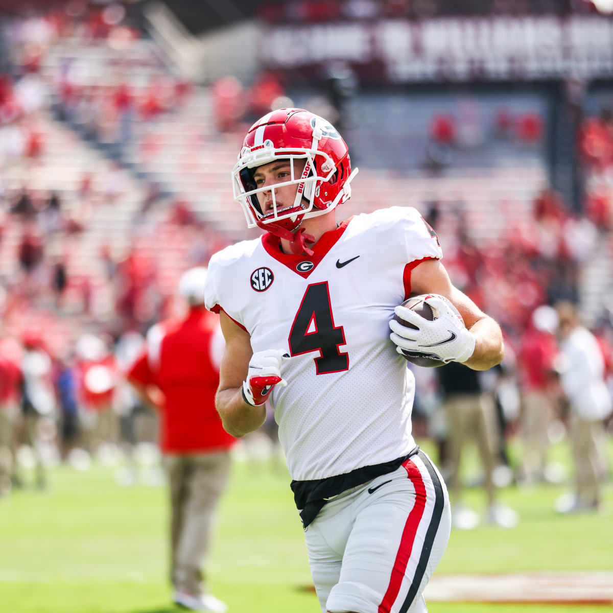Georgia Tight End Oscar Delp warming up before the Bulldogs' game at South Carolina
