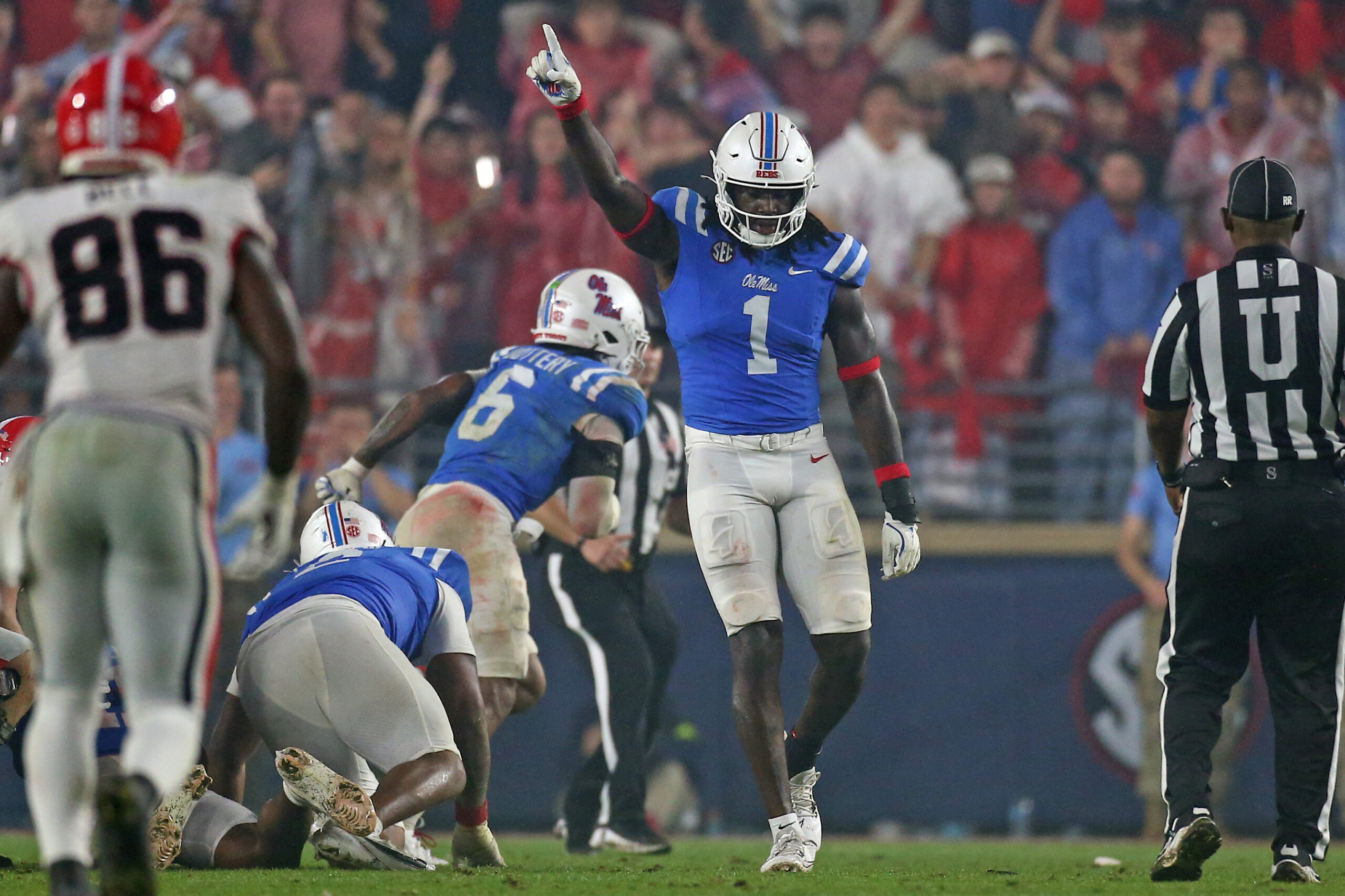 Dec 17, 2022; Las Vegas, NV, USA; Florida Gators defensive lineman Princely Umanmielen (33) sacks Oregon State Beavers quarterback Ben Gulbranson (17) during the first half at the Las Vegas Bowl at Allegiant Stadium.