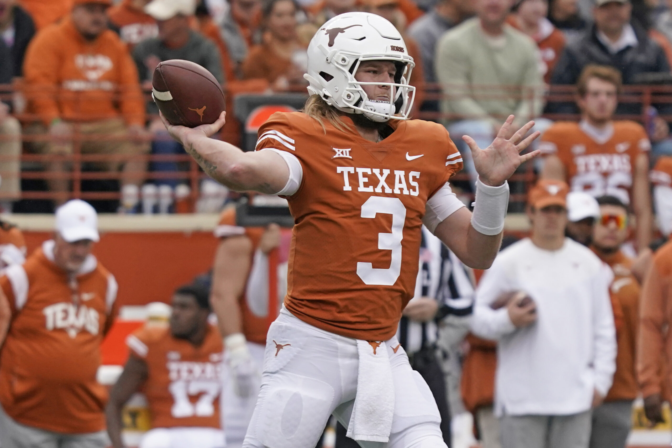 Nov 25, 2022; Austin, Texas, USA; Texas Longhorns quarterback Quinn Ewers (3) throws a pass during the second half against the Baylor Bears at Darrell K Royal-Texas Memorial Stadium.