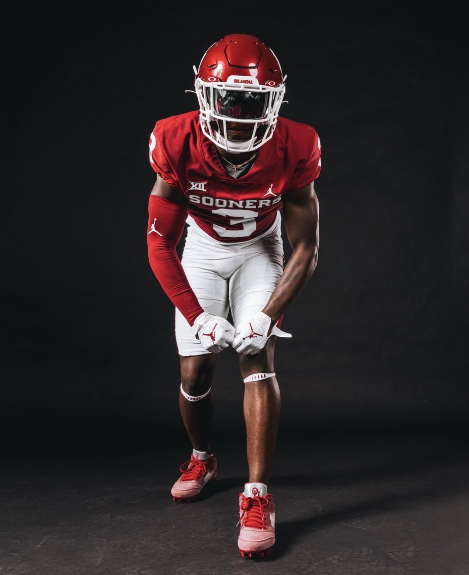 2024 four-star S Reggie Powers from Dayton, OH (Centerville) takes a picture on a visit to the University of Oklahoma