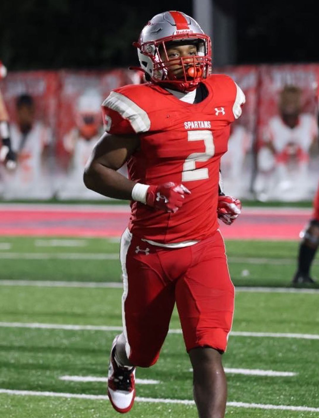 2025 3-star RB Santae McWilliams Jr from Saraland, Alabama (Saraland) runs onto the field