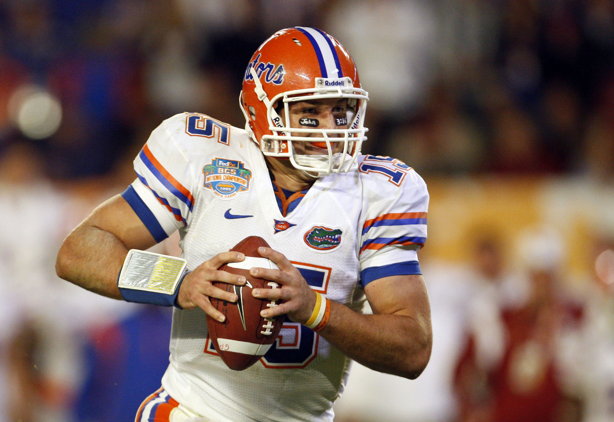 Jan 8, 2009; Miami, FL, USA; Florida Gators quarterback Tim Tebow (15) runs on an option play during the third quarter of the 2009 BCS Championship Game against the Oklahoma Sooners at Dolphin Stadium.