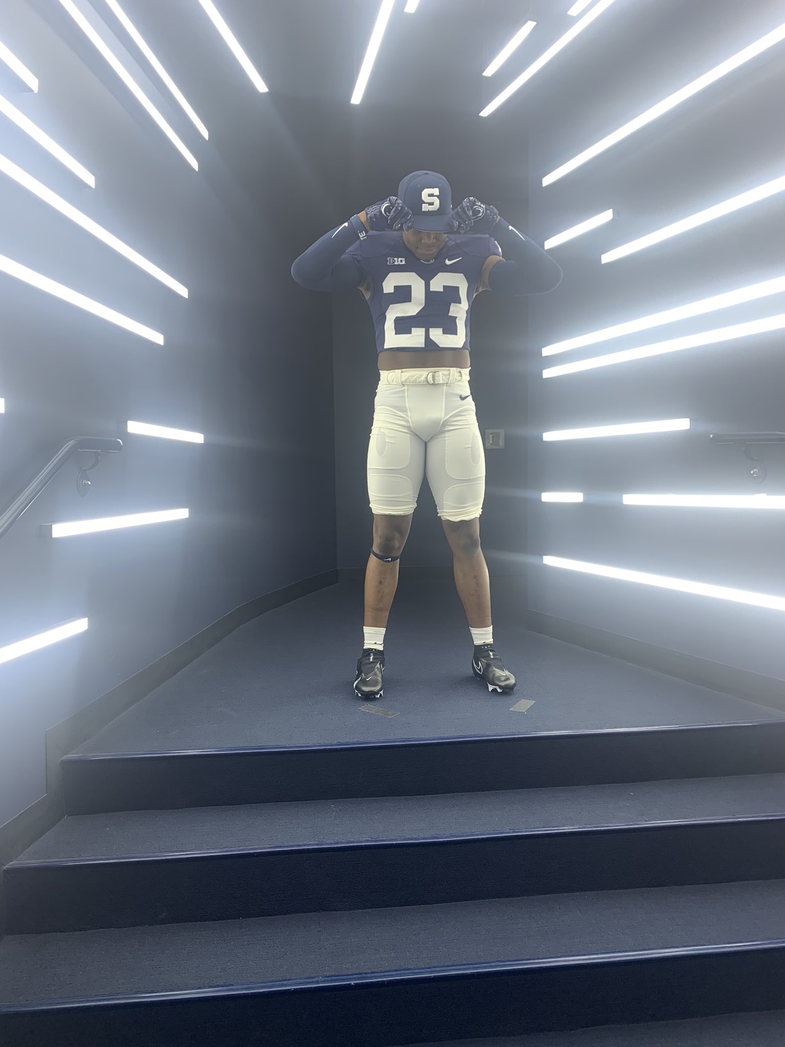 2025 (3)-star RB Tiqwai Hayes from Aliquippa, Pennsylvania takes a picture during a visit to Penn State