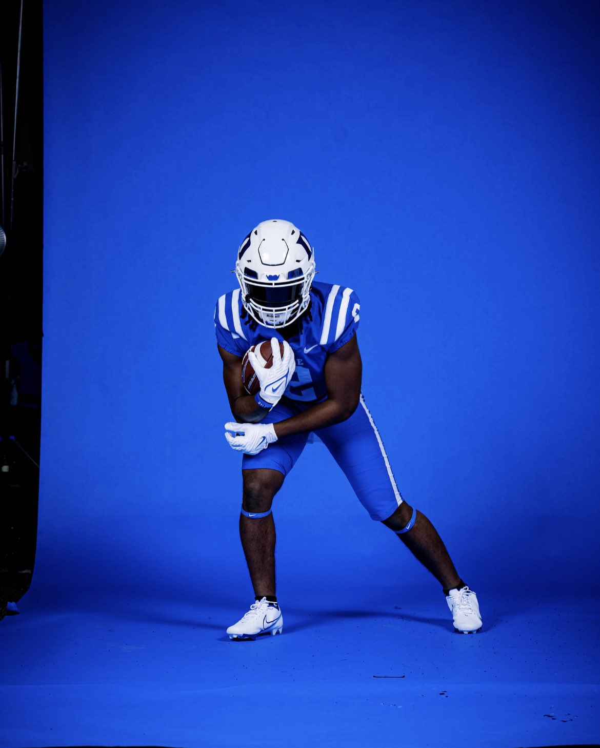 2025 (3)-star RB Tre Leonard from (West Florence ,Florence, SC) taking a picture during a visit to Duke