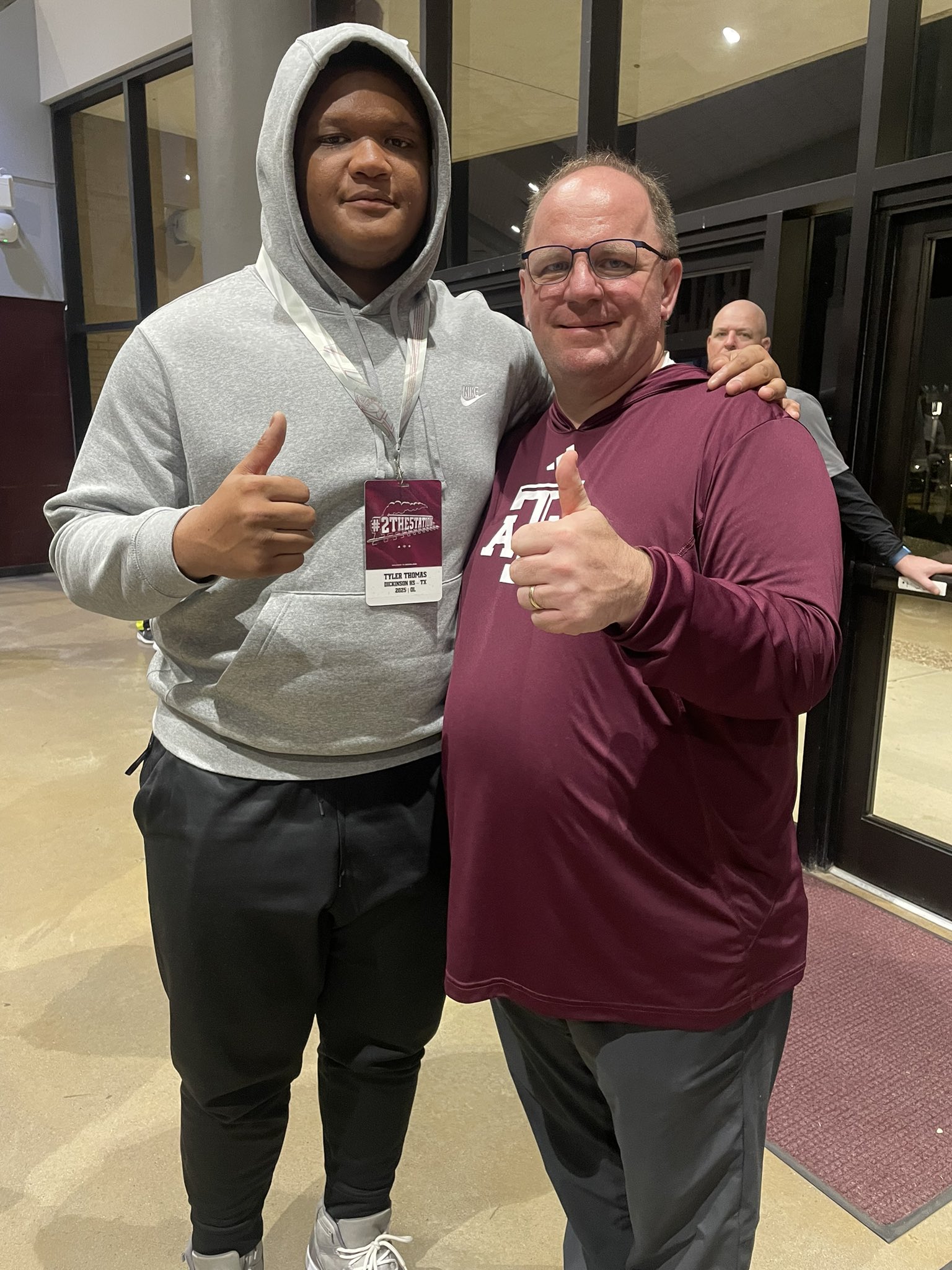 Three-star 2025 Offensive Tackle Tyler Thomas from Dickinson, TX (Dickinson)