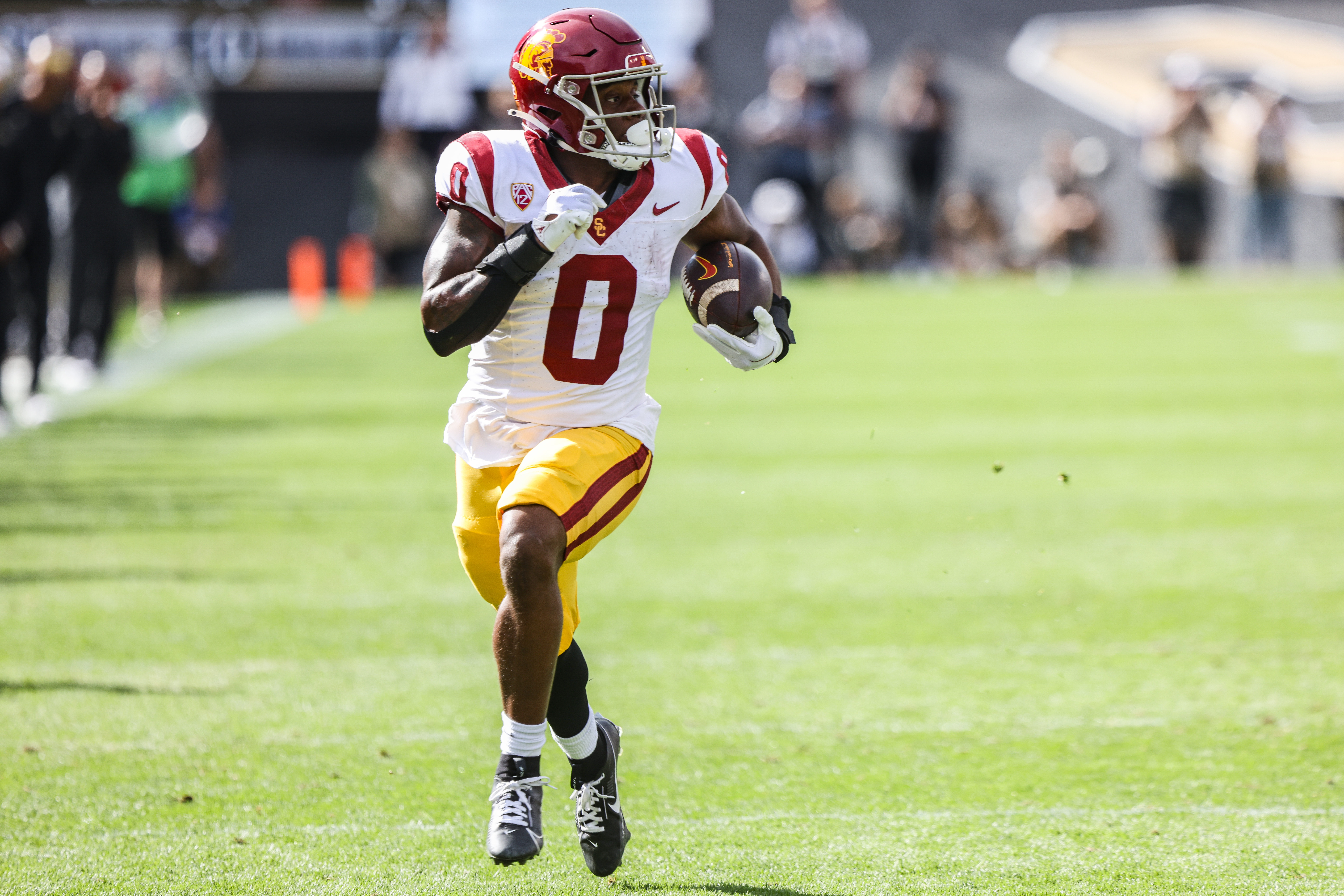 USC Trojans running back MarShawn Lloyd (0) runs the ball for a touchdown.