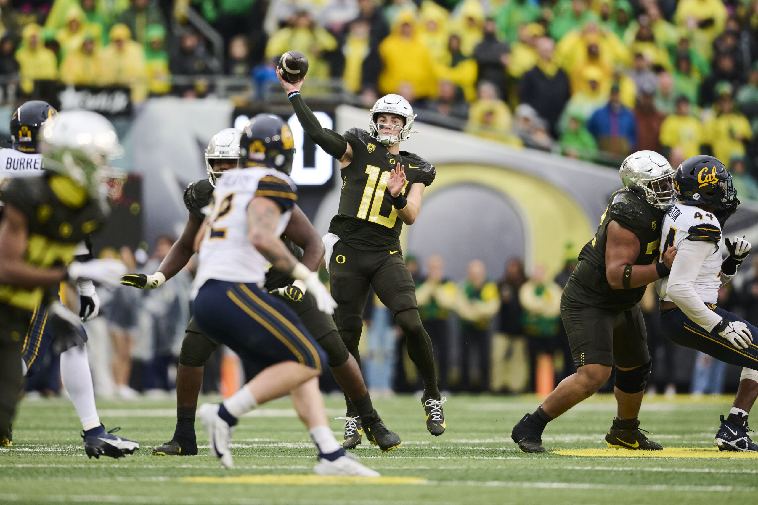 Oregon Ducks quarterback Bo Nix (10) throws a pass during the second half against the California Golden Bears.