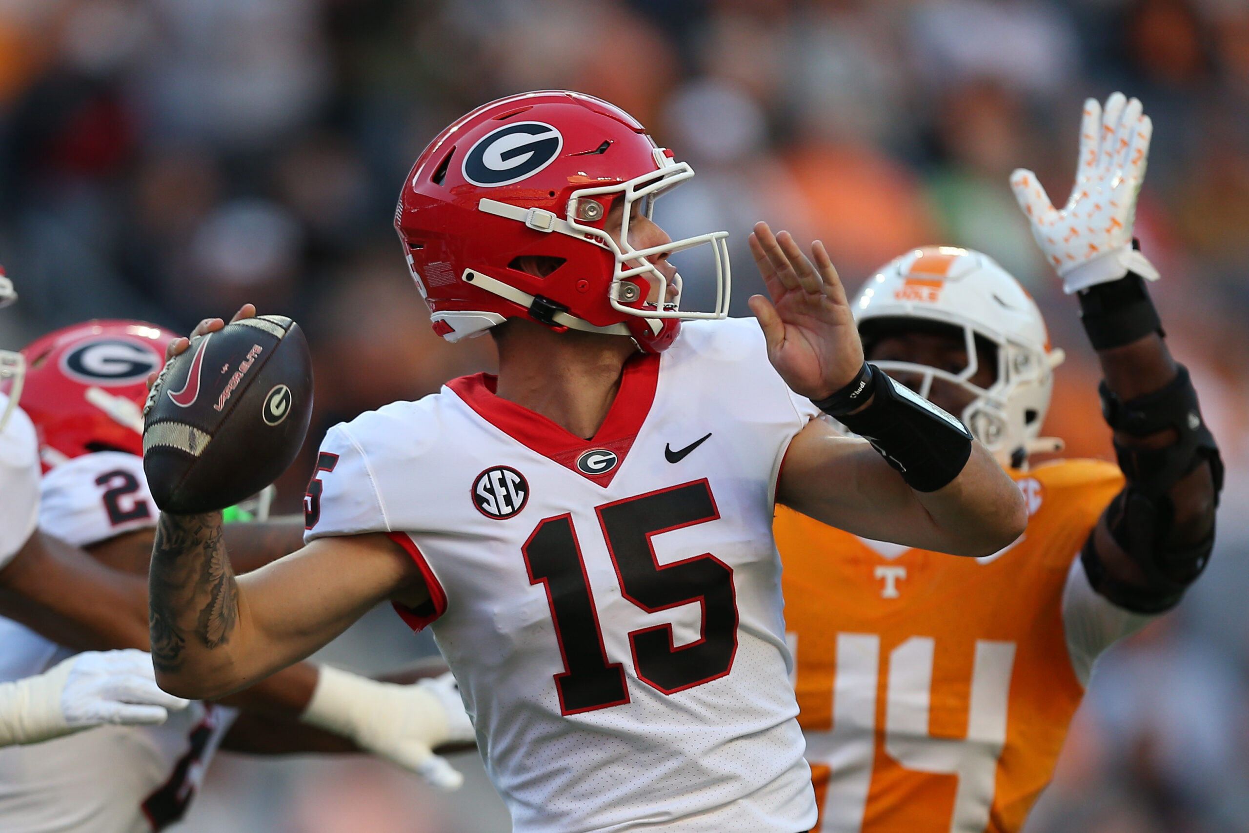 Nov 18, 2023; Knoxville, Tennessee, USA; Georgia Bulldogs quarterback Carson Beck (15) passes the ball against the Tennessee Volunteers during the first half at Neyland Stadium.