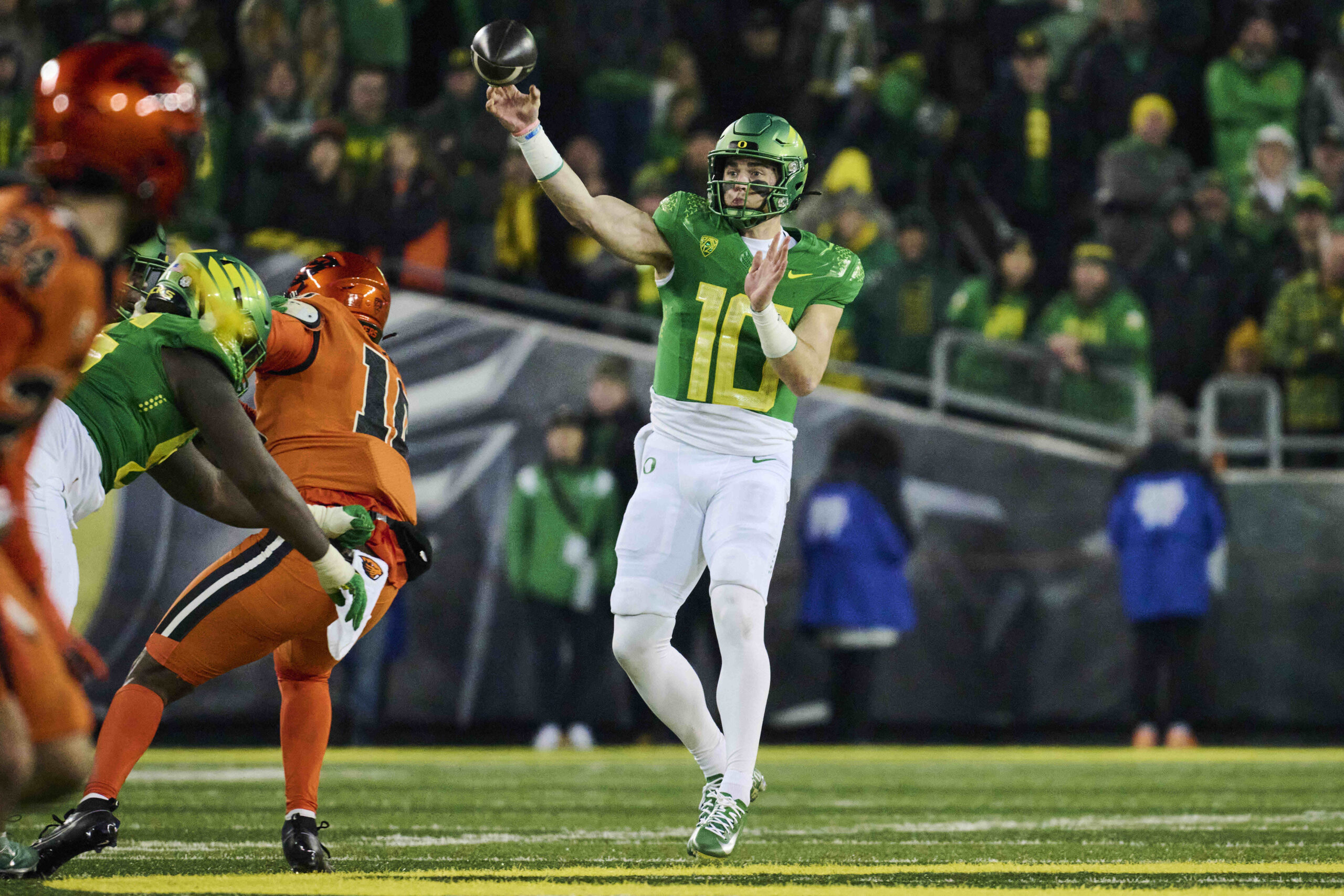 Nov 24, 2023; Eugene, Oregon, USA; Oregon Ducks quarterback Bo Nix (10) throws a pass during the second half against the Oregon State Beavers at Autzen Stadium.