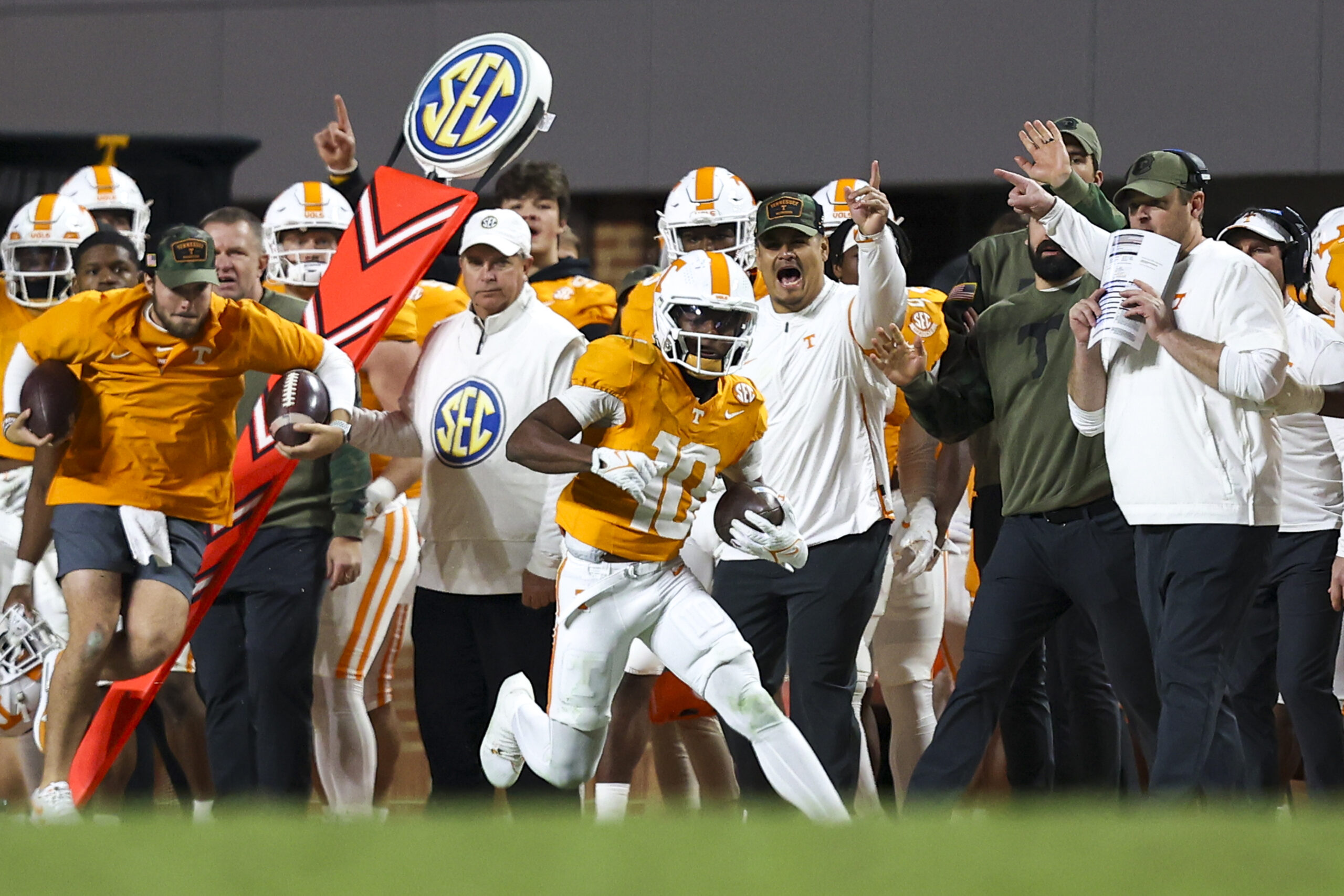 Nov 25, 2023; Knoxville, Tennessee, USA; Tennessee Volunteers wide receiver Squirrel White (10) runs the ball against the Vanderbilt Commodores during the second half at Neyland Stadium.