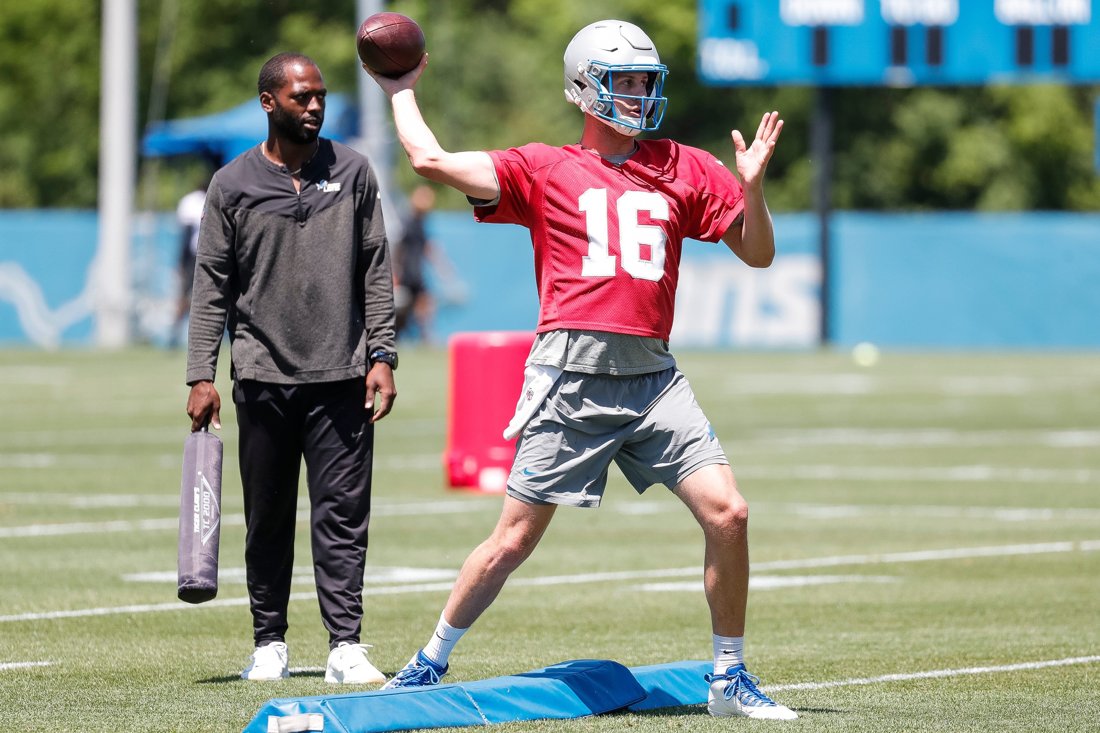 Detroit Lions quarterback Jared Goff (16) practices during OTAs at Detroit Lions headquarters and training facility in Allen Park on Thursday, May 30, 2024.
