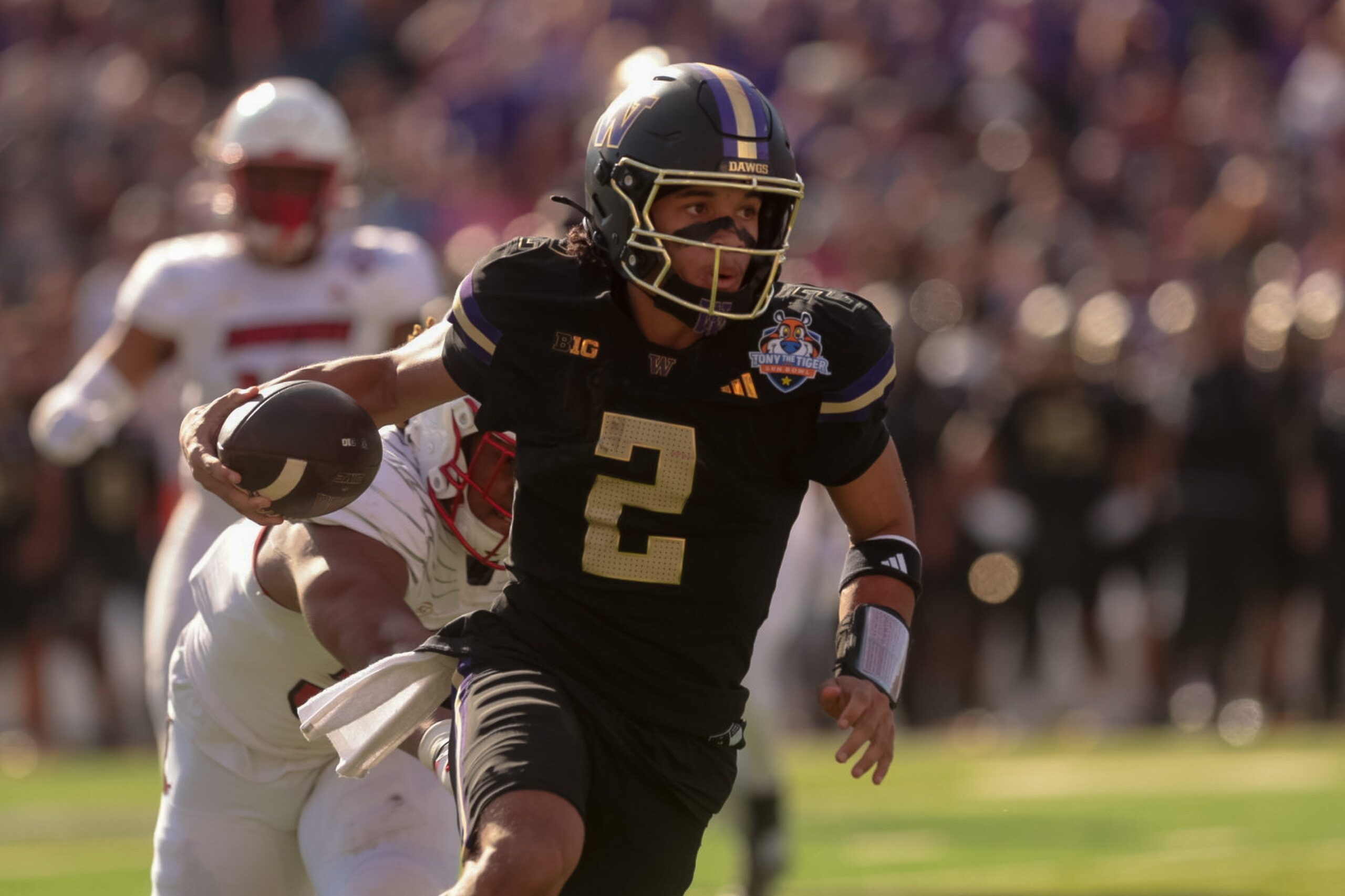 Washington’s Demond Williams Jr. (2) runs the ball and makes a touchdown during the 91st Tony the Tiger Sun Bowl game against Louisville on Tuesday, Dec. 31, 2024 at the Sun Bowl Stadium in El Paso, Texas.
