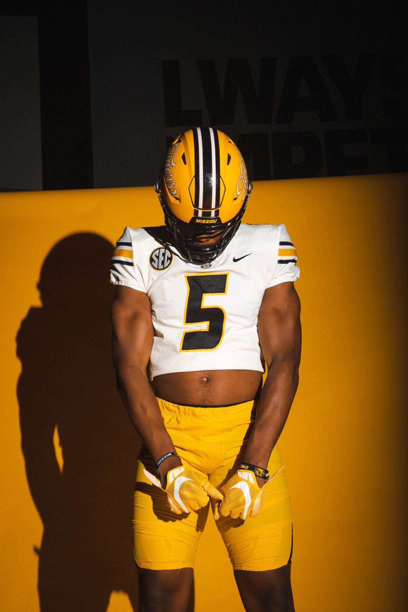 2024 five-star defensive lineman Williams Nwaneri from Lee's Summit, MO (Lee's Summit North) - Committed to Missouri