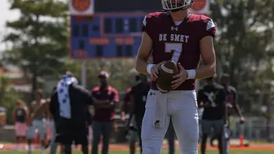 2025 MFS 3-Star QB Dillon Duff from Saint Louis (MO) warming up before a game
