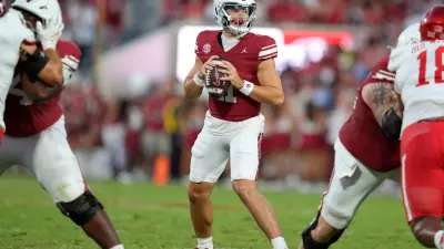 Oklahoma Sooners quarterback Jackson Arnold (11) looks for an open receiver during a college football game between the University of Oklahoma Sooners (OU) and the Houston Cougars at Gaylord Family – Oklahoma Memorial Stadium in Norman