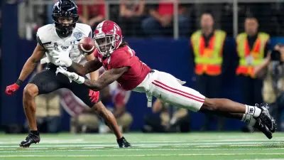 Alabama Crimson Tide wide receiver Jameson Williams (1) catches a pass as Cincinnati Bearcats cornerback Coby Bryant (8) defends in the first quarter during the College Football Playoff semifinal game at the 86th Cotton Bowl Classic