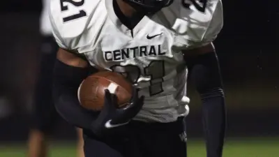 Westerville Central running back Jayden Gwinn (21) carries the ball against Upper Arlington in a Division I regional quarterfinal Nov. 4.