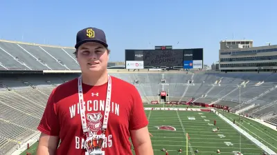 Four-star 2025 Offensive Tackle Jett Thomas from La Jolla