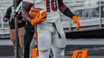 2025 (3)-star RB Leon Clark from Portsmouth