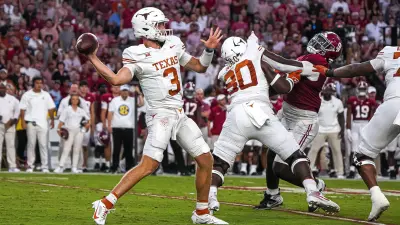 Texas Longhorns quarterback Quinn Ewers (3) throws a pass during the game against Alabama at Bryant-Denny Stadium on Saturday