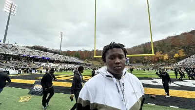 Three-star 2025 Offensive Tackle Shedrick Sarratt Jr from Gaffney