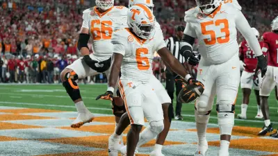 Tennessee running back Dylan Sampson (6) celebrates a touchdown at the NCAA College football game between Tennessee and NC State on Saturday