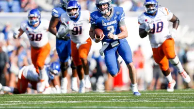 Memphis Seth Henigan (2) runs with the ball during the game between University of Memphis and Boise State University in Memphis