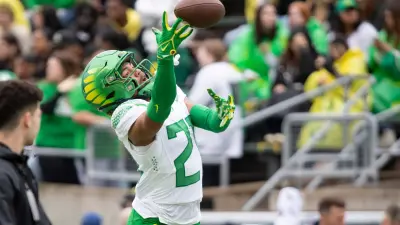 Oregon defensive back Aaron Flowers goes up for a pass during warmups ahead of the Oregon Ducks’ Spring Game Saturday