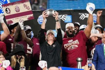 Dec 2, 2023; Charlotte, NC, USA; Florida State Seminoles head coach Mike Norvell raises the ACC Championship trophy with his players after the game against the Louisville Cardinals at Bank of America Stadium. Mandatory Credit: Jim Dedmon-Imagn Images © Jim Dedmon-Imagn Images